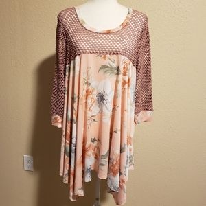 Peachy Floral Plus Size Sharkbite‎ Tunic Size 3X